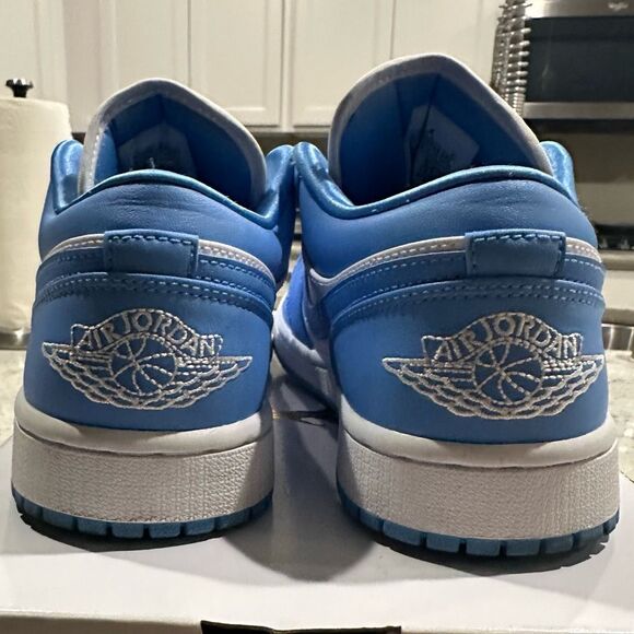 Women’s Jordan 1 Low UNC - Picture 2 of 10